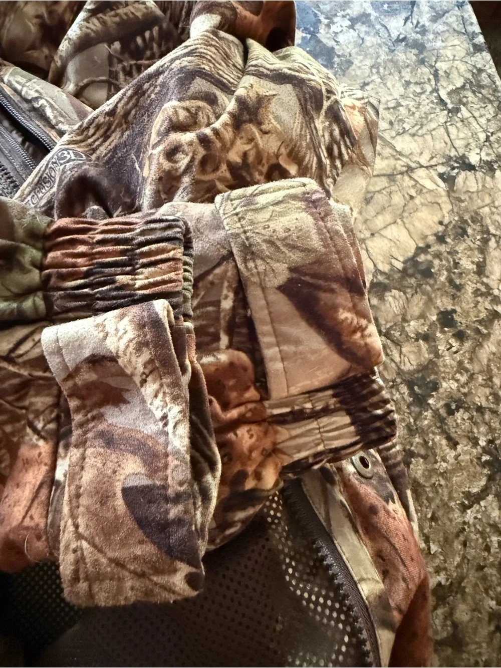 Cabela’s Men’s Large Gore-Tex Hunting Jacket Seclusion 3D Camoflauge Hunting.